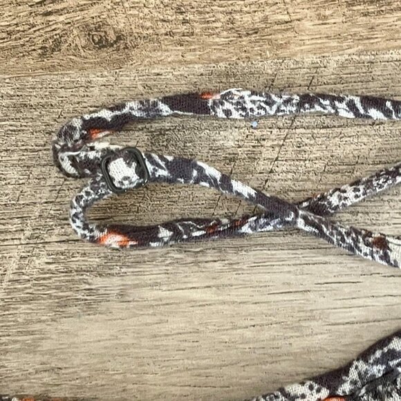 🌺 AEO American Eagle Outfitters Boho Navy Floral Cold-Shoulder Tassel Blouse M - Picture 4 of 7